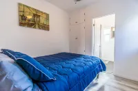 Gorgeous & Renovated Garden Apartment in Valley Village. Zombie Joe's Underground Theatre Group at ZJU 주변 호텔