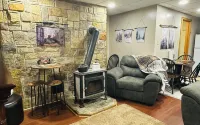 Bear Valley Cabin, a  beautiful secluded oasis 4 a Romantic or family getaway.