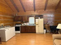 Cozy cabin in lovely Seneca Rocks WV with WiFi, smart TVs and jucuzzi tub