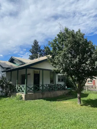 Newly remodeled, Old Town 3 BR, 1.5 Bath Walk Everywhere Отели в г. Дуранго