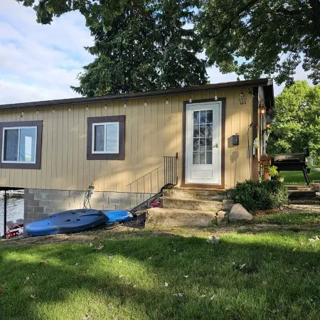 Super spacious cabin. Simple layout and great views overlooking the lake!