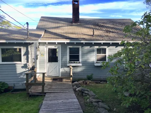 2 bedroom  1 bath, large deck and dock, on the water in peaceful cove,   Year Hotels in Boothbay
