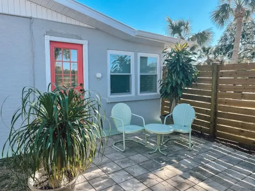 Lovely Dog-Friendly Oasis ~ Walk to Beach ~ Office