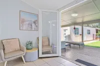 Lakefront 4 Bedroom House Các khách sạn ở Tuggerawong