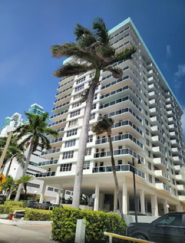 LUXURY BEACHFRONT/WALK TO BEACH; FREE 2 Car Parking & WIFI; Close to Everything!