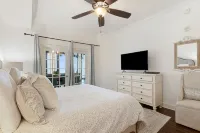 Beach all DAY! ! Lazy river. Gulf front .3 bed/4bath Executive Class Luxury