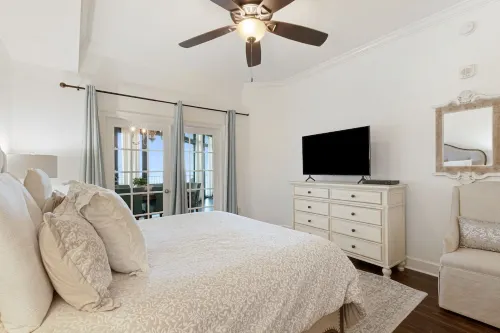 Beach all DAY! ! Lazy river. Gulf front .3 bed/4bath Executive Class Luxury