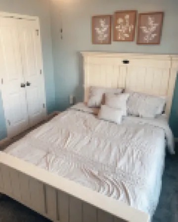 The Hanover Hideaway! Minutes from Hanover College, 5 Miles to Downtown Madison!