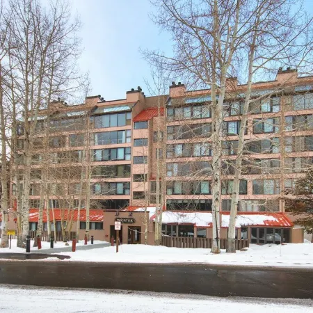 Huge, Comfy Condo with Panoramic Views in the Middle of Keystone Fun!