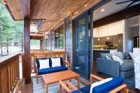 Stylish Luxury Townhouse - Walk to Downtown, A/C! Hotels in Truckee