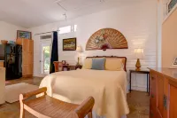 Private Garden Cottage on 5 acre country estate /Walk to the Botanic Gardens! Hotels near Kahi Ola Mau Farm