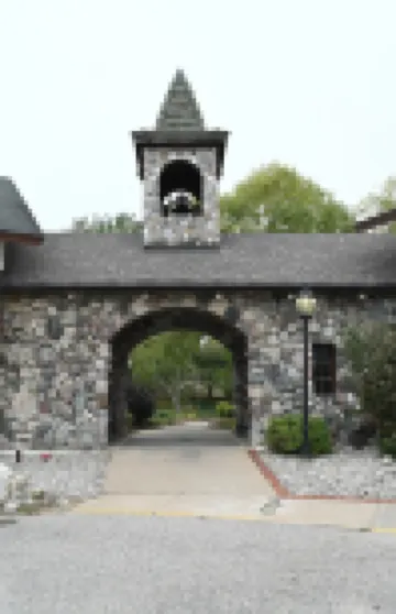 Schuss Village=Cozy Condo, Sleeps 4.  Close to Lakes, Golf, Pools, Boat Parking
