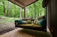 Valley Overlook, Peninsula, Ohio - Luxury Cabin adjoins National Park