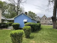 Walking Distance to the Falls, Casino, and Canada - Homestays