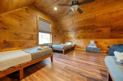 Blue Moon Cabin - Fast Internet and Hot Tub Hôtels à proximité de : Vogel State Park