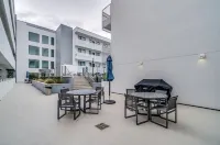 Downtown Condo! Pool is Open! Walk to the Gulch! Free Parking! Free Hbo!
