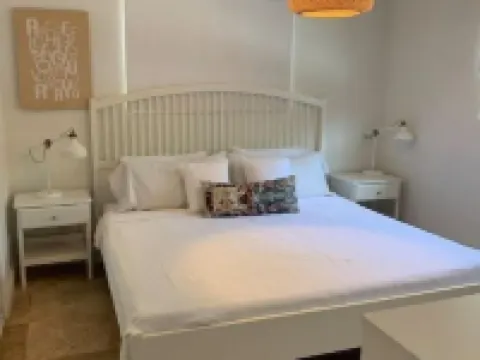 Key Biscayne 1 bedroom walk to Beach & town Hoteles en Key Biscayne