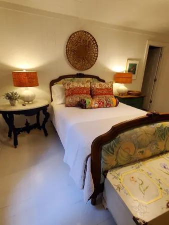 Cozy Lake Burton cottage -- enjoy boating, mountains, hiking, wineries and more!