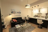 Lux Modern Minimalist Getaway, King, Open Fire, River Access/Views in Township.