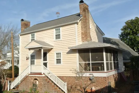 Circa 1810 Home - Downtown New Bern Historic District - 2 BRs with King Beds Отели рядом с достопримечательностью «The Boathouse»