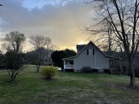 A Restful Creekside Getaway