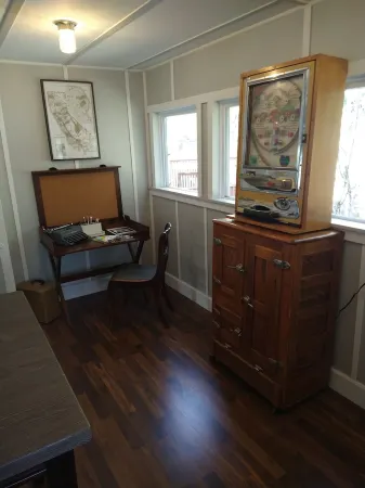 No Cleaning Fee! Whole House and Yard! Short Walk to Downtown and Fairgrounds!