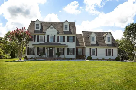 Spacious 5 bedroom w game room, theatre, and sauna