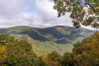 Incredible Mountain Views - Modern Four Bedroom Home - Five Minute Walk to Slope