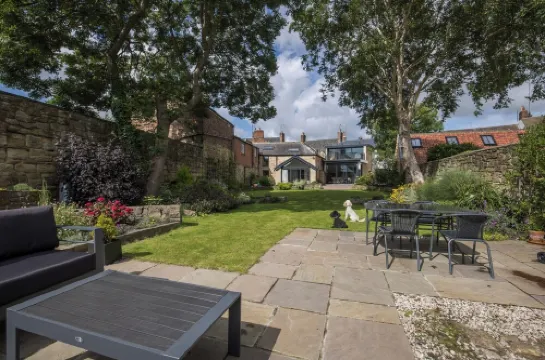 CROSS HOUSE APARTMENT Dog Friendly Barn Conversion in the Heart of Warkworth
