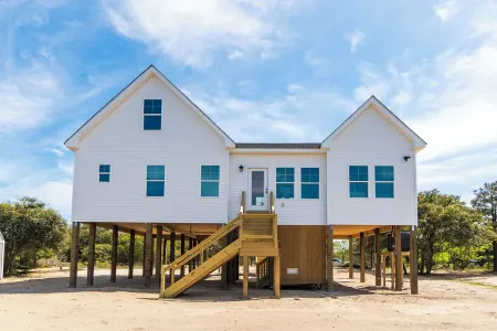 New CANAL front home a few rows back from the OCEAN! Beach passes provided!