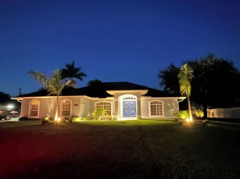 SunCoast Garden Family Retreat-Beautiful Vacation Home with Heated Pool.