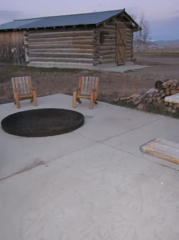 Cozy rustic cabin on Little Sheep Creek at foot of Lima Peaks