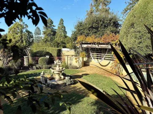 Quiet, Elegant Apartment with Beautiful Views of Terraced Garden