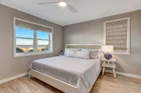 NEW: Oceanfront Luxury Home l Beachfront Deck, Patio l Hot/Cold Outdoor Shower