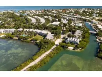 Beach House Getaway - Kayaks - 2Br 2.5BA Coastal Villa Hoteles en Duck Key