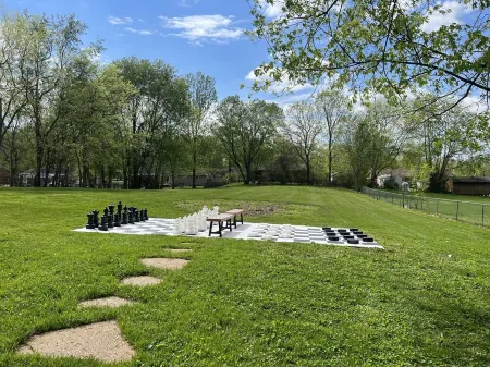 Muletown's Cozy Classic w/ hot tub, outdoor game area, and fire pit