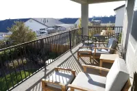 New 4B Home + Loft near Sequoia, EV