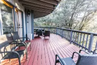 Crestline Luxury All-Suite Retreat with Lakeview