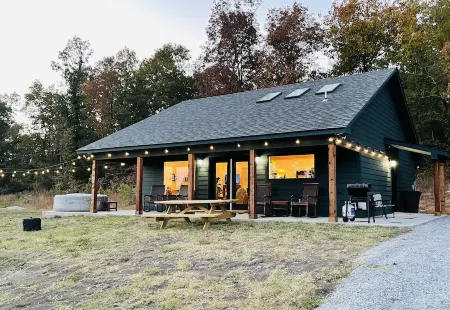 Modern Cabin w/Pool and Hot Tub!