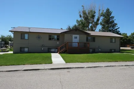 Freshly Remodeled 2 Bedroom, Full Kitchen, living Room Suite, in Cascade unit #2