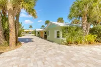 Beautiful downtown Melbourne Beach renovated apartment one block from the beach! Hotels in Melbourne Beach