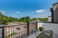 Charming 2-bedroom condo in the urban wilderness area of Knoxville