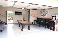 Gorgeous Home: Fire Pit & Outdoor Play Zone, Game Room, Views, 3 Mins to Lake