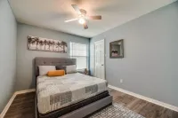 Spacious Farmhouse  Townhome*Walk to AT&T Stadium*