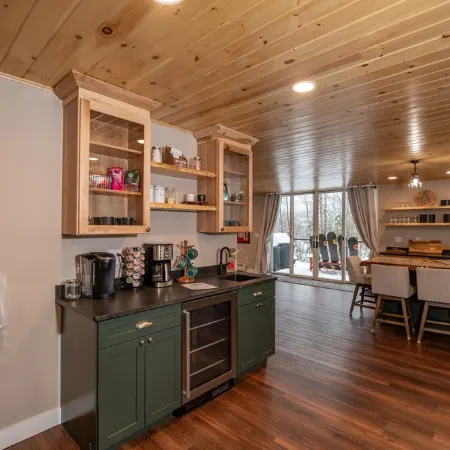 12 Bed, 6 Bath, 20 Guests STEPS from Sunday River w/ Hot Tub & Game Room