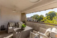 Ultra-Clean, Designer Condo in Downtown Scottsdale