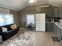 Poolside guesthouse in beautiful Hill Country