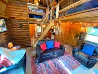 Log Cabin with Hot Tub Overlooking Rock Creek and Beartooth Mountains