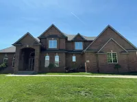 Spacious 5-bedroom house in beautiful Carter Lake with fitness room, WiFi