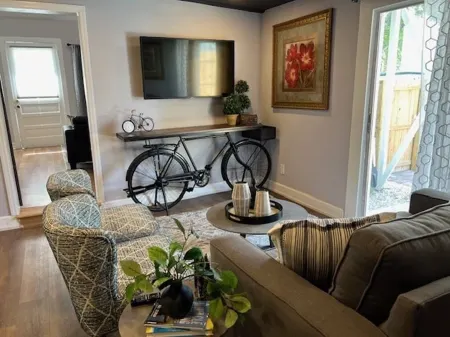 Private Oasis! Luxury King Bed! Walk To Restaurants! Отели рядом с достопримечательностью «Pop Stansell Park»